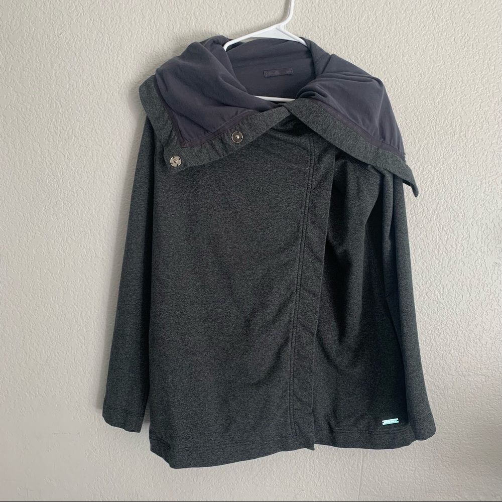 Lululemon heather gray cocoon wrap button jacket 6